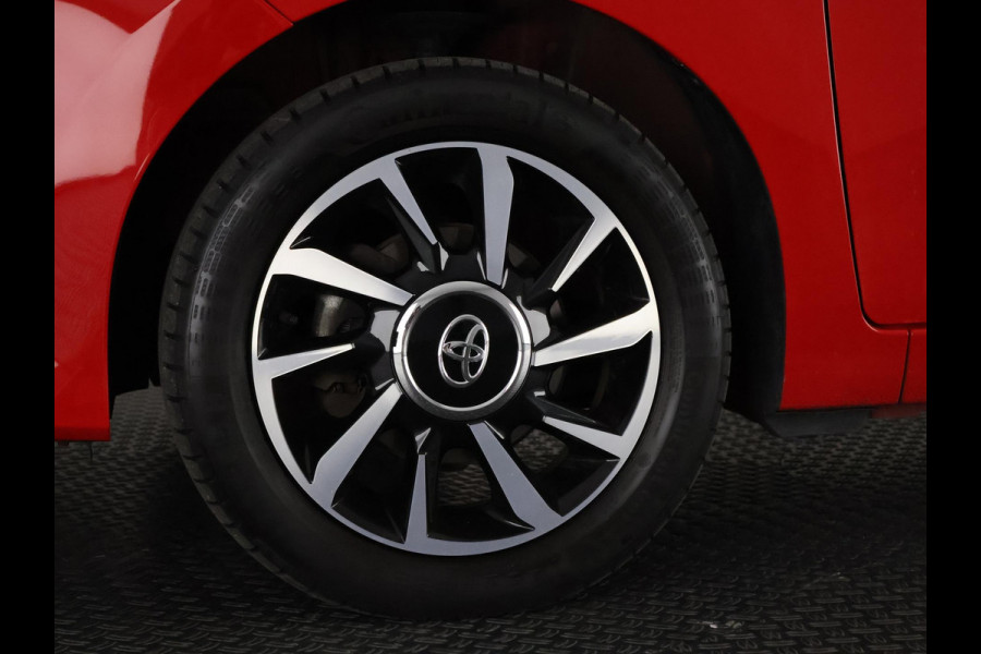 Toyota Aygo 1.0 VVT-i X-Play Bi-Tone Automaat | Apple Carplay & AndroidAUTO | Lichtmetalen velgen | Camera |