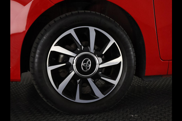 Toyota Aygo 1.0 VVT-i X-Play Bi-Tone Automaat | Apple Carplay & AndroidAUTO | Lichtmetalen velgen | Camera |