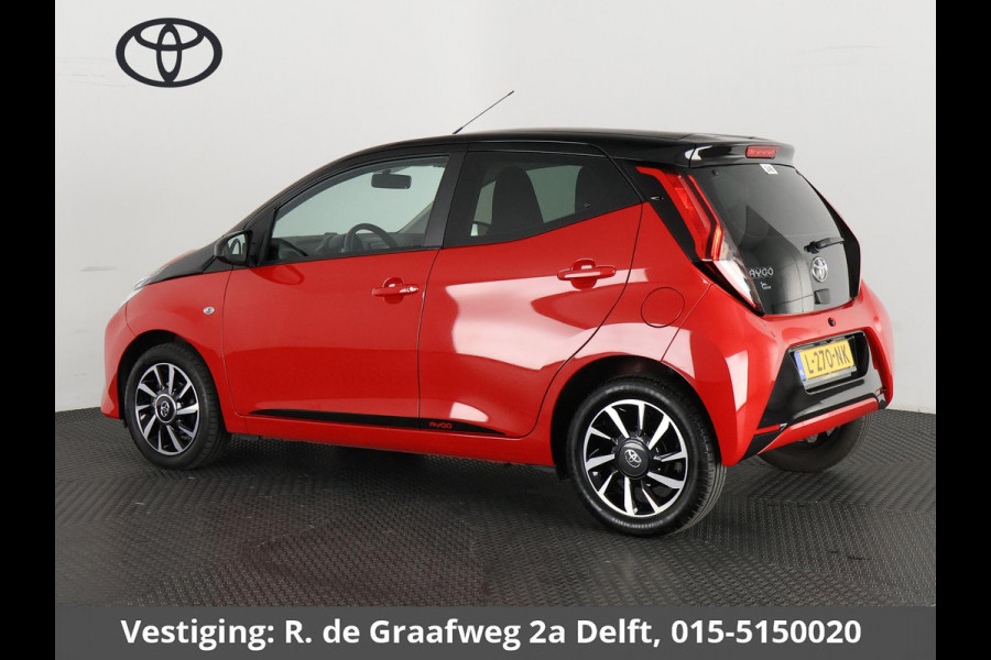 Toyota Aygo 1.0 VVT-i X-Play Bi-Tone Automaat | Apple Carplay & AndroidAUTO | Lichtmetalen velgen | Camera |