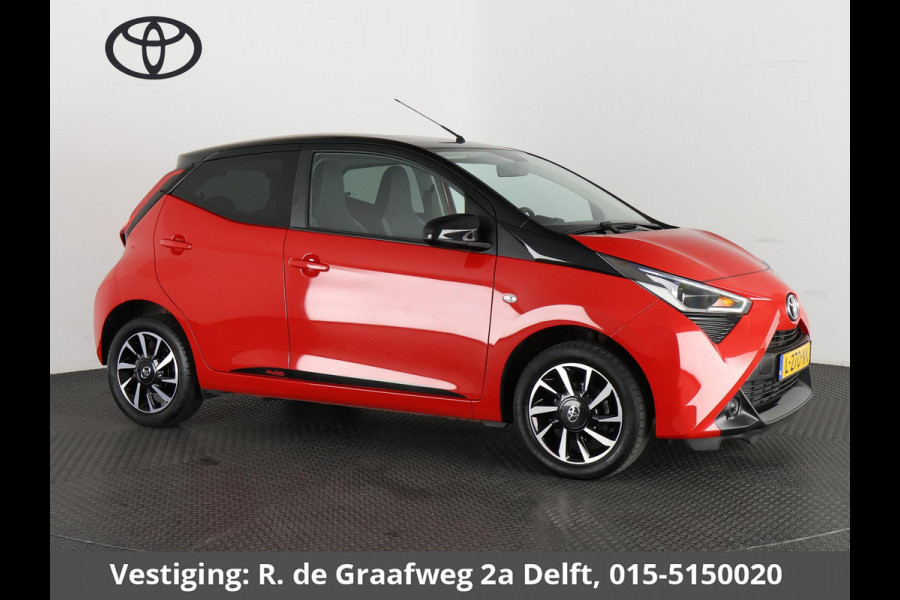 Toyota Aygo 1.0 VVT-i X-Play Bi-Tone Automaat | Apple Carplay & AndroidAUTO | Lichtmetalen velgen | Camera |