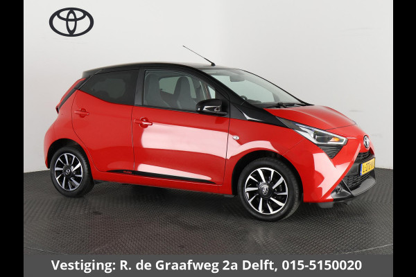 Toyota Aygo 1.0 VVT-i X-Play Bi-Tone Automaat | Apple Carplay & AndroidAUTO | Lichtmetalen velgen | Camera |