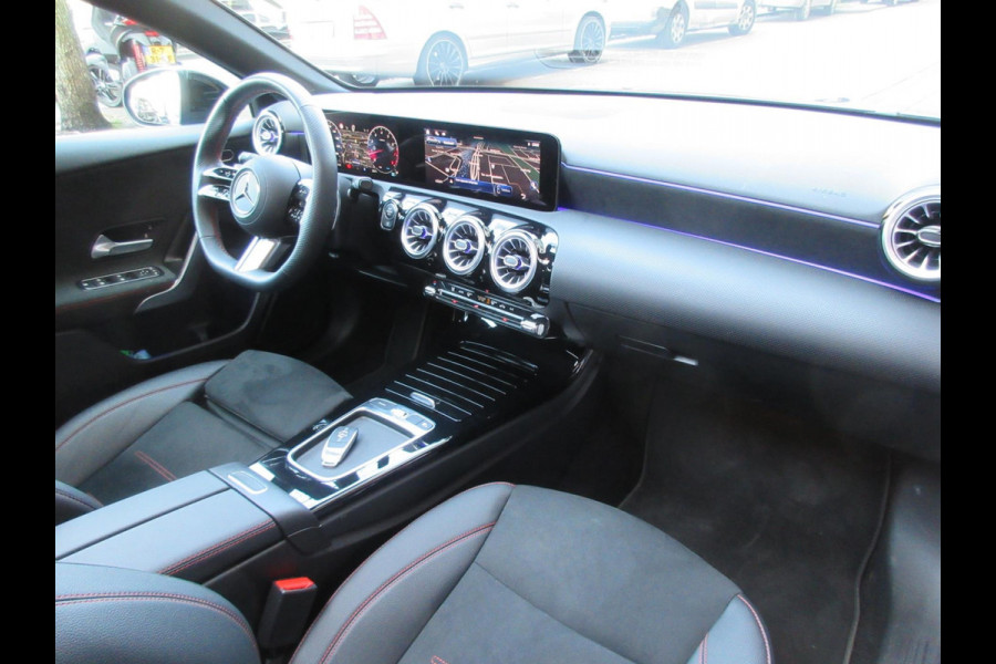 Mercedes-Benz A-Klasse 200 AMG Line Sfeerverlichting Pano