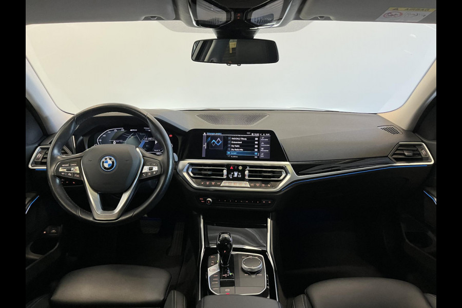 BMW 3 Serie Touring 320e Sportline Aut-8 Panoramadak HUD Laser Licht Adaptive Cruise Trekhaak Leder Navi PDC VA