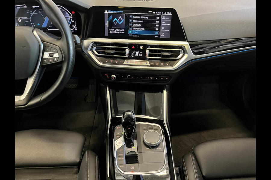BMW 3 Serie Touring 320e Sportline Aut-8 Panoramadak HUD Laser Licht Adaptive Cruise Trekhaak Leder Navi PDC VA