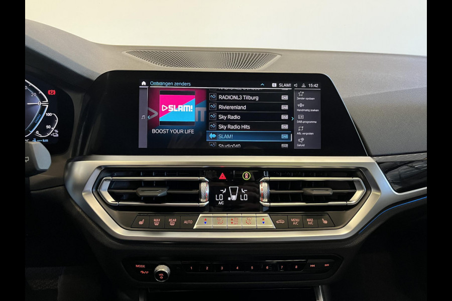 BMW 3 Serie Touring 320e Sportline Aut-8 Panoramadak HUD Laser Licht Adaptive Cruise Trekhaak Leder Navi PDC VA