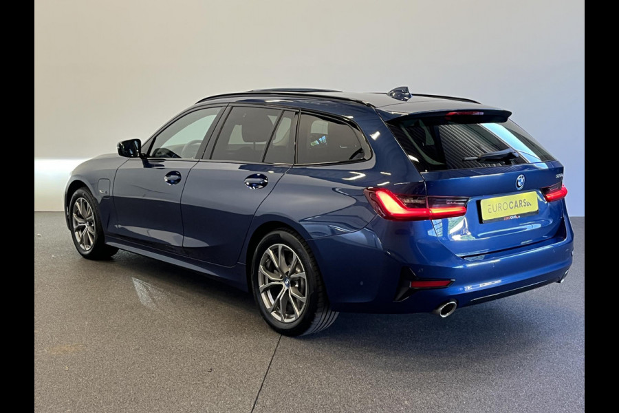 BMW 3 Serie Touring 320e Sportline Aut-8 Panoramadak HUD Laser Licht Adaptive Cruise Trekhaak Leder Navi PDC VA
