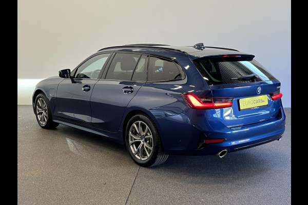 BMW 3 Serie Touring 320e Sportline Aut-8 Panoramadak HUD Laser Licht Adaptive Cruise Trekhaak Leder Navi PDC VA