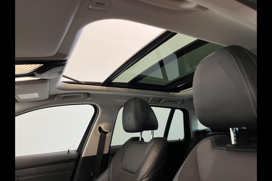 BMW 3 Serie Touring 320e Sportline Aut-8 Panoramadak HUD Laser Licht Adaptive Cruise Trekhaak Leder Navi PDC VA