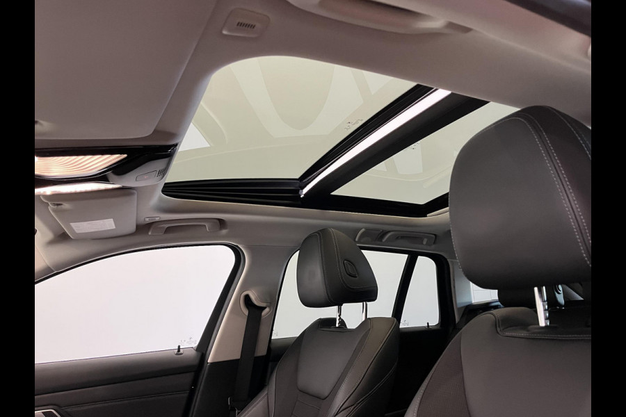 BMW 3 Serie Touring 320e Sportline Aut-8 Panoramadak HUD Laser Licht Adaptive Cruise Trekhaak Leder Navi PDC VA
