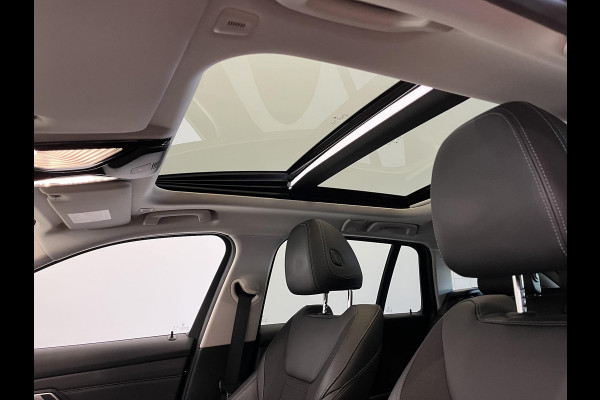 BMW 3 Serie Touring 320e Sportline Aut-8 Panoramadak HUD Laser Licht Adaptive Cruise Trekhaak Leder Navi PDC VA