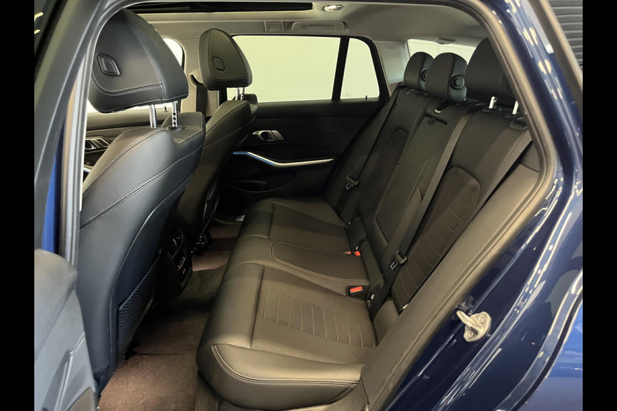 BMW 3 Serie Touring 320e Sportline Aut-8 Panoramadak HUD Laser Licht Adaptive Cruise Trekhaak Leder Navi PDC VA