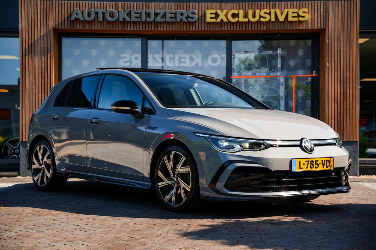 Volkswagen Golf 1.5 eTSI R-Line Nardo Pano IQ Led Automaat Volkswagen Golf 1.5 eTSI R-Line Nardo Pano IQ Led Automaat