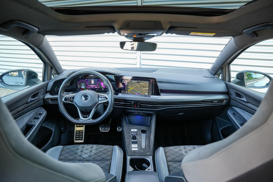 Volkswagen Golf 1.5 eTSI R-Line Nardo Pano IQ Led Automaat