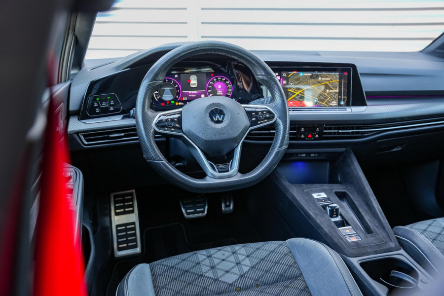 Volkswagen Golf 1.5 eTSI R-Line Nardo Pano IQ Led Automaat