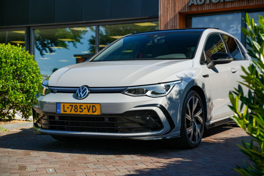 Volkswagen Golf 1.5 eTSI R-Line Nardo Pano IQ Led Automaat