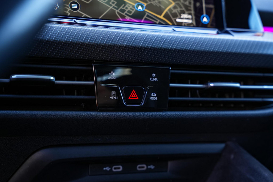 Volkswagen Golf 1.5 eTSI R-Line Nardo Pano IQ Led Automaat