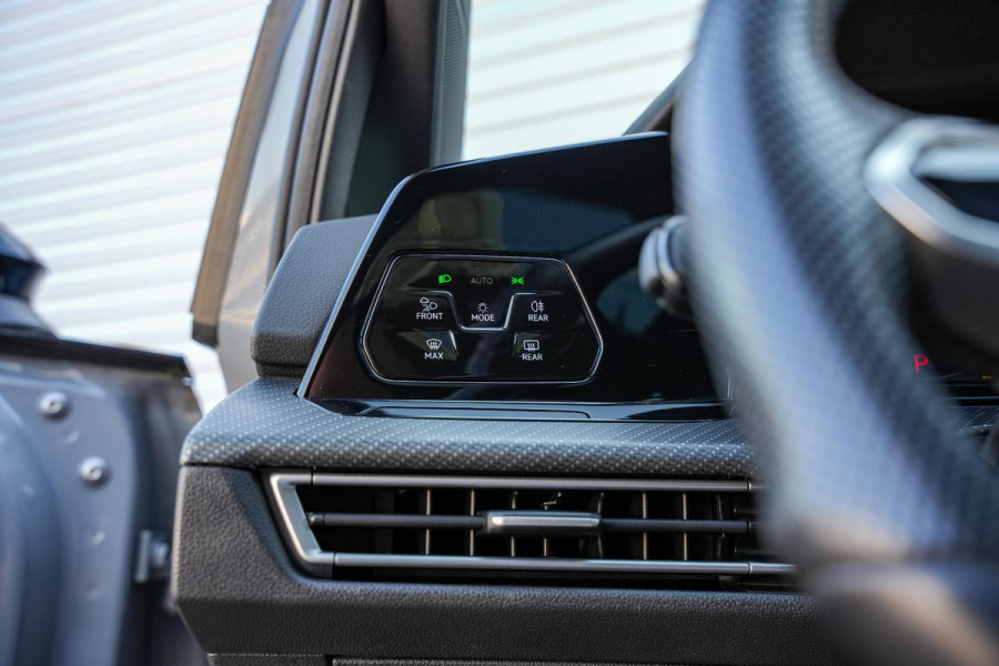 Volkswagen Golf 1.5 eTSI R-Line Nardo Pano IQ Led Automaat