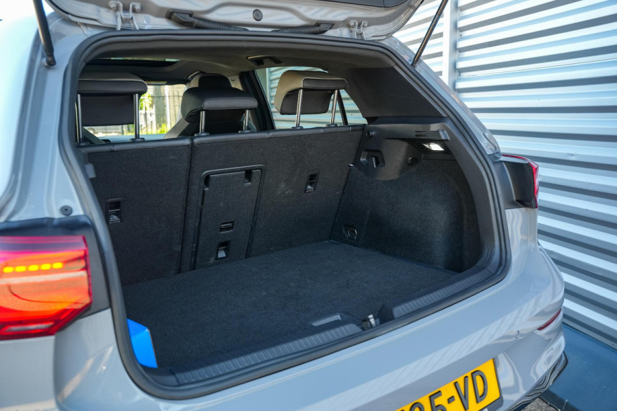 Volkswagen Golf 1.5 eTSI R-Line Nardo Pano IQ Led Automaat