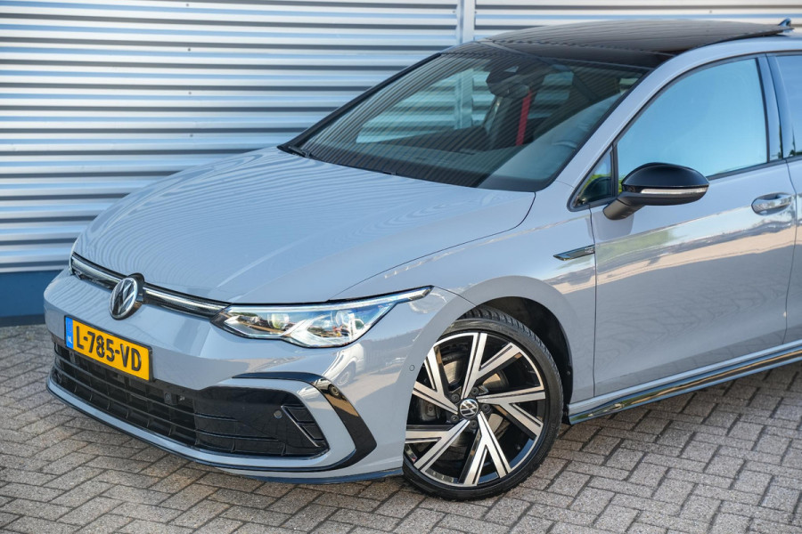 Volkswagen Golf 1.5 eTSI R-Line Nardo Pano IQ Led Automaat