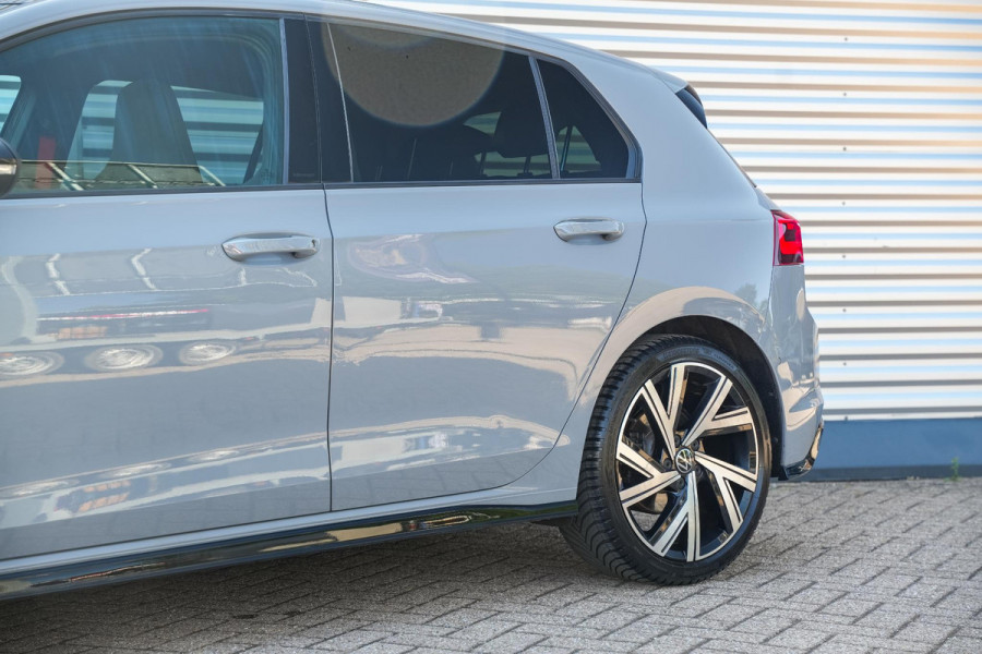 Volkswagen Golf 1.5 eTSI R-Line Nardo Pano IQ Led Automaat