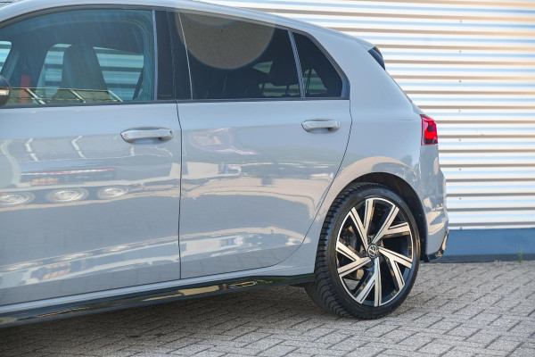 Volkswagen Golf 1.5 eTSI R-Line Nardo Pano IQ Led Automaat