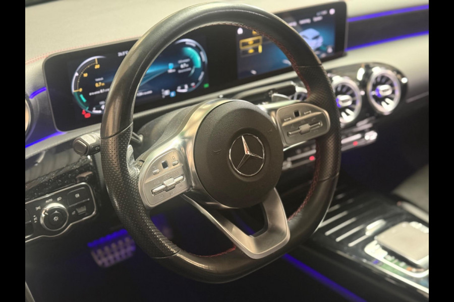 Mercedes-Benz CLA-Klasse Shooting Brake 200 Business Solution Progressive | Pano | Sfeerverlichting | 19 inch | Side assist | Came