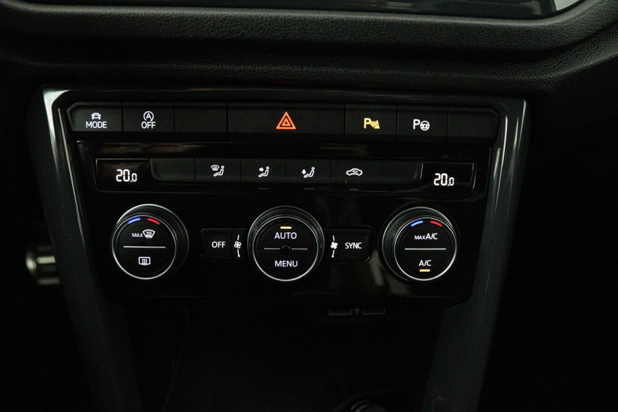 Volkswagen T-Roc 1.0 TSI Sport (PARKEERSENSOREN, NAVIGATIE, ACHTERUITRIJCAMERA, DIGITAAL DASHBOARD, CRUISE CONTROL, NL-AUTO)
