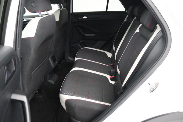 Volkswagen T-Roc 1.0 TSI Sport (PARKEERSENSOREN, NAVIGATIE, ACHTERUITRIJCAMERA, DIGITAAL DASHBOARD, CRUISE CONTROL, NL-AUTO)