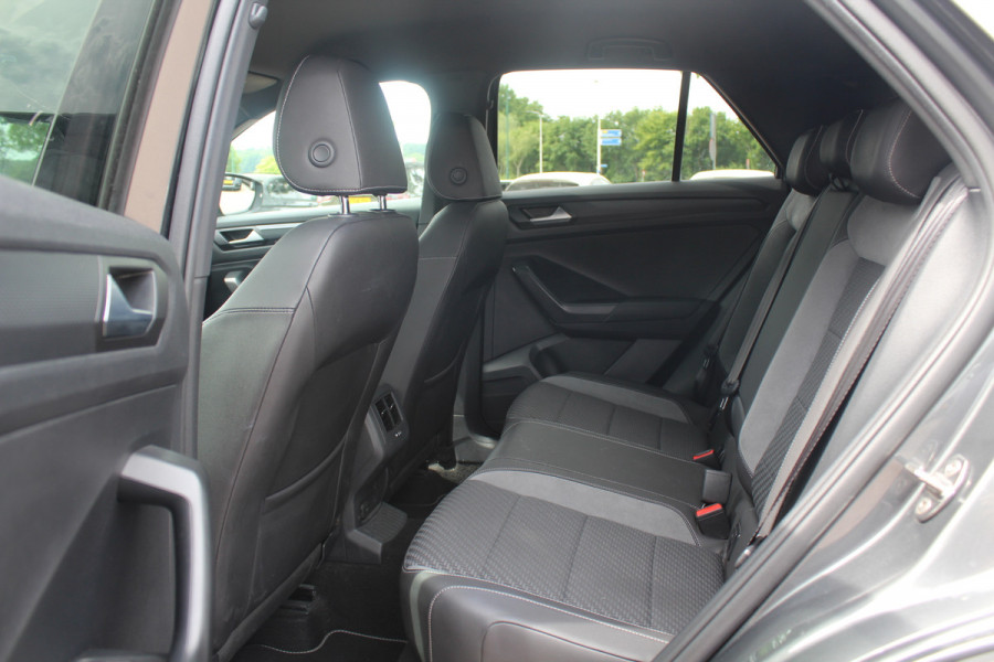 Volkswagen T-Roc 1.5 TSI Sport Business 3x R-Line / Camera / Virtual Cockpit / Navigatie / 19'' / Keyless / Stoelverwarming / ACC