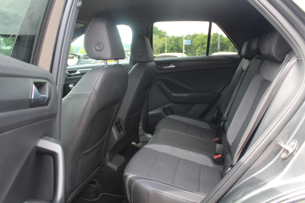 Volkswagen T-Roc 1.5 TSI Sport Business 3x R-Line / Camera / Virtual Cockpit / Navigatie / 19'' / Keyless / Stoelverwarming / ACC