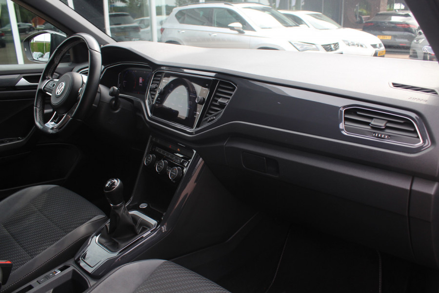 Volkswagen T-Roc 1.5 TSI Sport Business 3x R-Line / Camera / Virtual Cockpit / Navigatie / 19'' / Keyless / Stoelverwarming / ACC