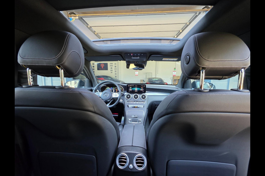 Mercedes-Benz GLC 300e 4MATIC Premium Plus / LUCHTVERING / PANORAMADAK / ALARMKLASSE 5 / TREKHAAK ELEKTRISCH / AMG-LINE !