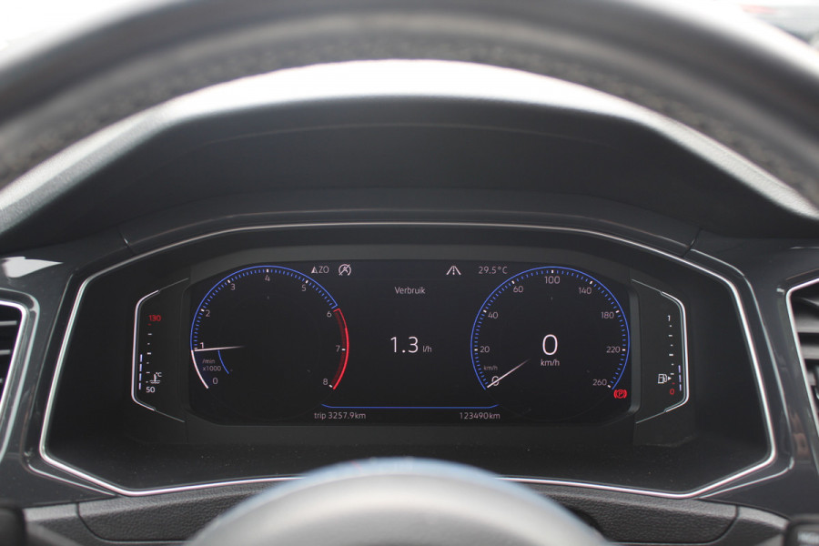 Volkswagen T-Roc 1.5 TSI Sport Business 3x R-Line / Camera / Virtual Cockpit / Navigatie / 19'' / Keyless / Stoelverwarming / ACC
