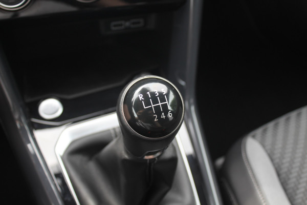 Volkswagen T-Roc 1.5 TSI Sport Business 3x R-Line / Camera / Virtual Cockpit / Navigatie / 19'' / Keyless / Stoelverwarming / ACC
