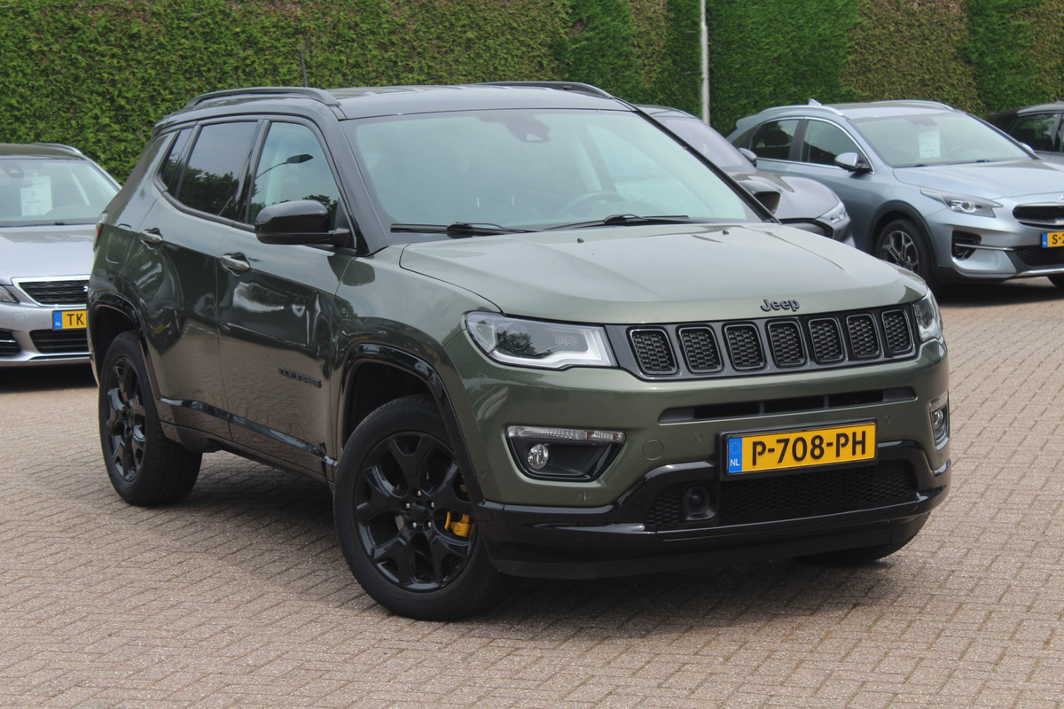 Jeep Compass 1.4 MultiAir Limited 4x4 / Trekhaak / Camera / Half leder / Navigatie / Keyless / 17'' / Stuurverwarming / DAB / Stoelverwarming / Cruise Control Jeep Compass 1.4 MultiAir Limited 4x4 / Trekhaak / Camera / Half leder / Navigatie / Keyless / 17'' / Stuurverwarming / DAB / Stoelverwarming / Cruise Control