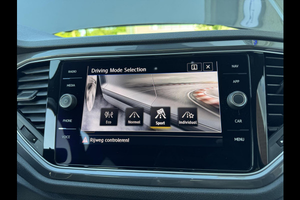 Volkswagen T-Roc 1.5 TSI 150pk 3 x R-Line DSG ACC Camera LaneAsist CarPlay Sportmodus 18 ich Sportvelg