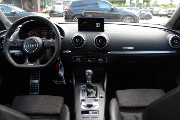 Audi A3 Sportback 1.0 TFSI Sport S Line Edition / Navigatie / Parkeerhulp achter / 18'' / Sportstoelen + half leder / Cruise Control