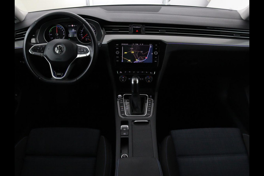 Volkswagen Passat 1.4 TSI PHEV GTE Business | Adaptive cruise | Camera | Carplay | Stoelverwarming | Massage | Navigatie | Full LED