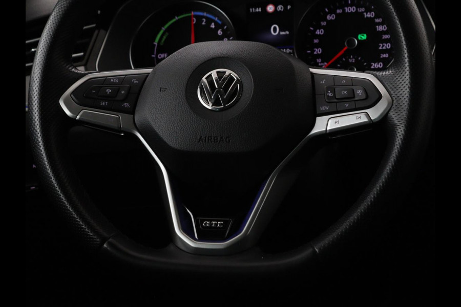 Volkswagen Passat 1.4 TSI PHEV GTE Business | Adaptive cruise | Camera | Carplay | Stoelverwarming | Massage | Navigatie | Full LED