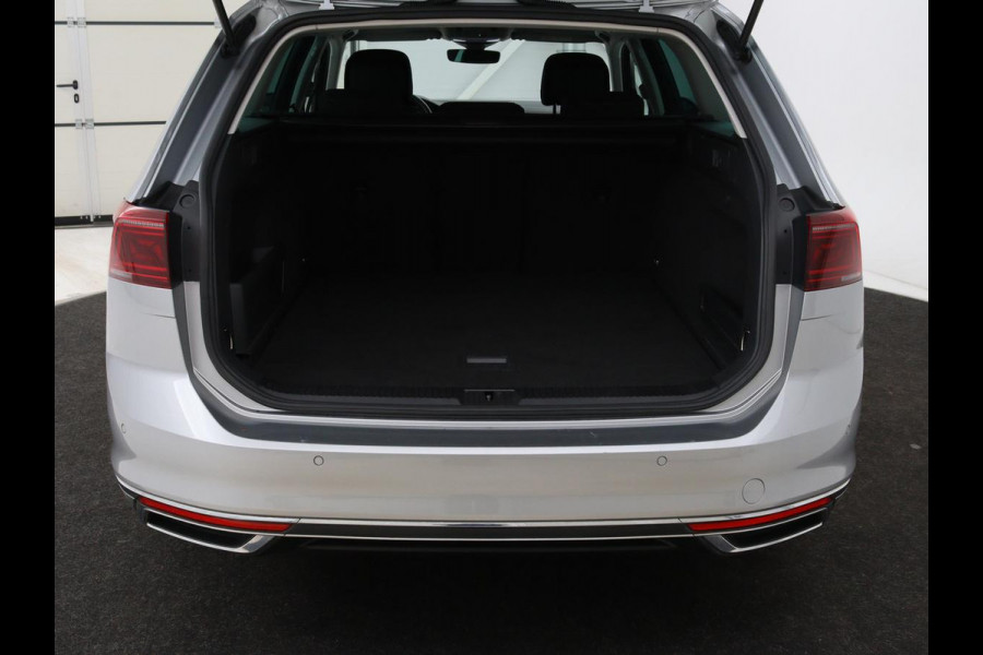 Volkswagen Passat 1.4 TSI PHEV GTE Business | Adaptive cruise | Camera | Carplay | Stoelverwarming | Massage | Navigatie | Full LED