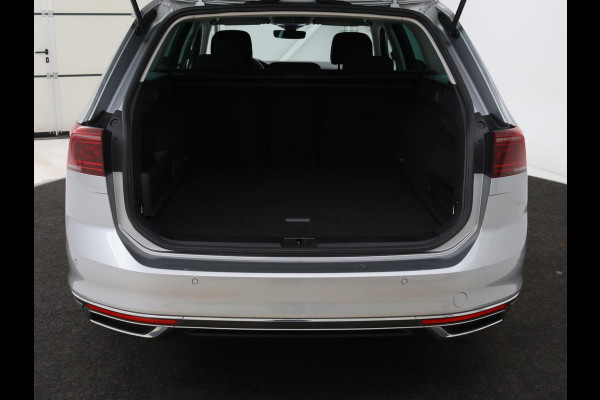 Volkswagen Passat 1.4 TSI PHEV GTE Business | Adaptive cruise | Camera | Carplay | Stoelverwarming | Massage | Navigatie | Full LED