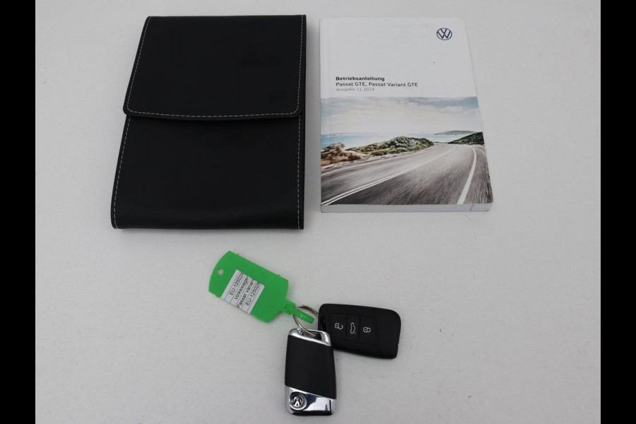Volkswagen Passat 1.4 TSI PHEV GTE Business | Adaptive cruise | Camera | Carplay | Stoelverwarming | Massage | Navigatie | Full LED