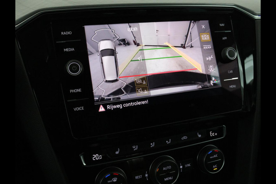 Volkswagen Passat 1.4 TSI PHEV GTE Business | Adaptive cruise | Camera | Carplay | Stoelverwarming | Massage | Navigatie | Full LED