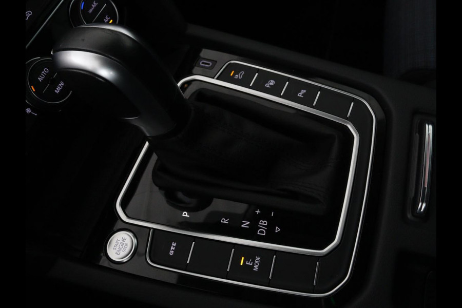 Volkswagen Passat 1.4 TSI PHEV GTE Business | Adaptive cruise | Camera | Carplay | Stoelverwarming | Massage | Navigatie | Full LED