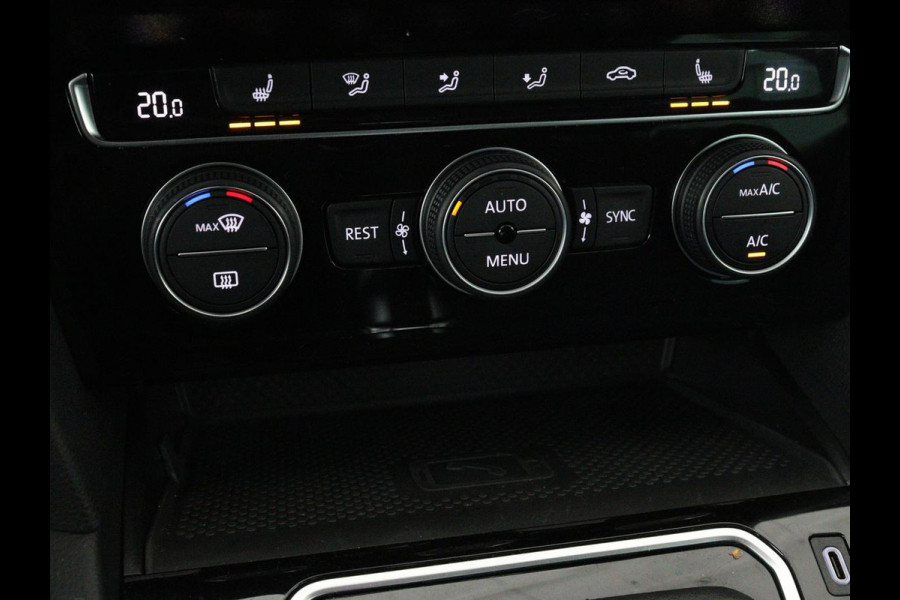 Volkswagen Passat 1.4 TSI PHEV GTE Business | Adaptive cruise | Camera | Carplay | Stoelverwarming | Massage | Navigatie | Full LED