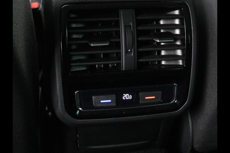 Volkswagen Passat 1.4 TSI PHEV GTE Business | Adaptive cruise | Camera | Carplay | Stoelverwarming | Massage | Navigatie | Full LED