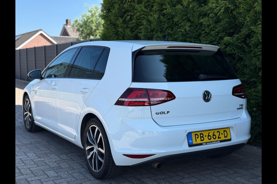 Volkswagen Golf 1.0 TSI CarPlay Camera LED