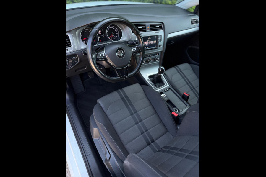 Volkswagen Golf 1.0 TSI CarPlay Camera LED