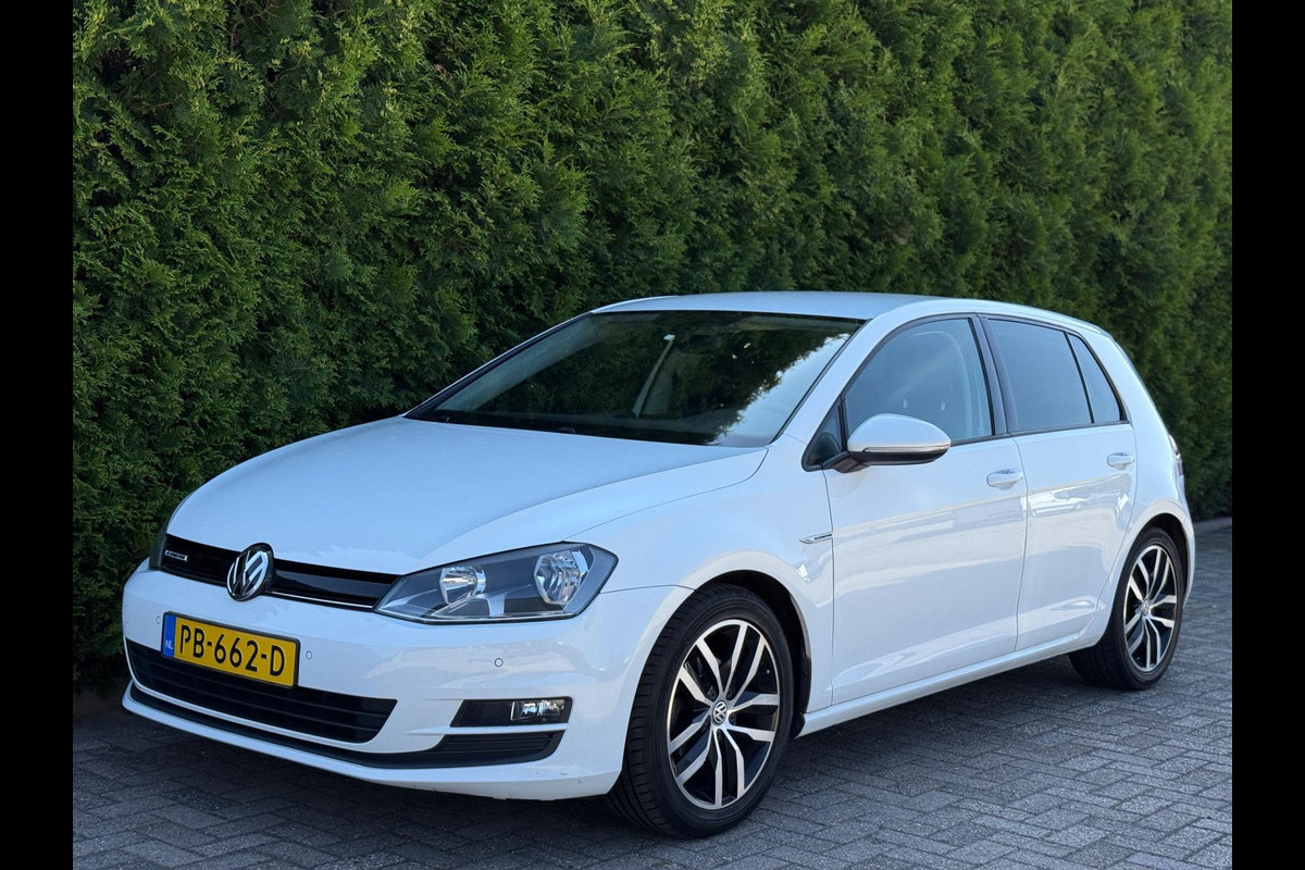 Volkswagen Golf 1.0 TSI CarPlay Camera LED Volkswagen Golf 1.0 TSI CarPlay Camera LED