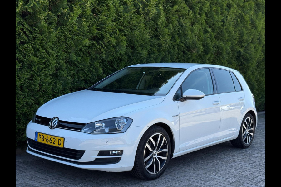 Volkswagen Golf 1.0 TSI CarPlay Camera LED